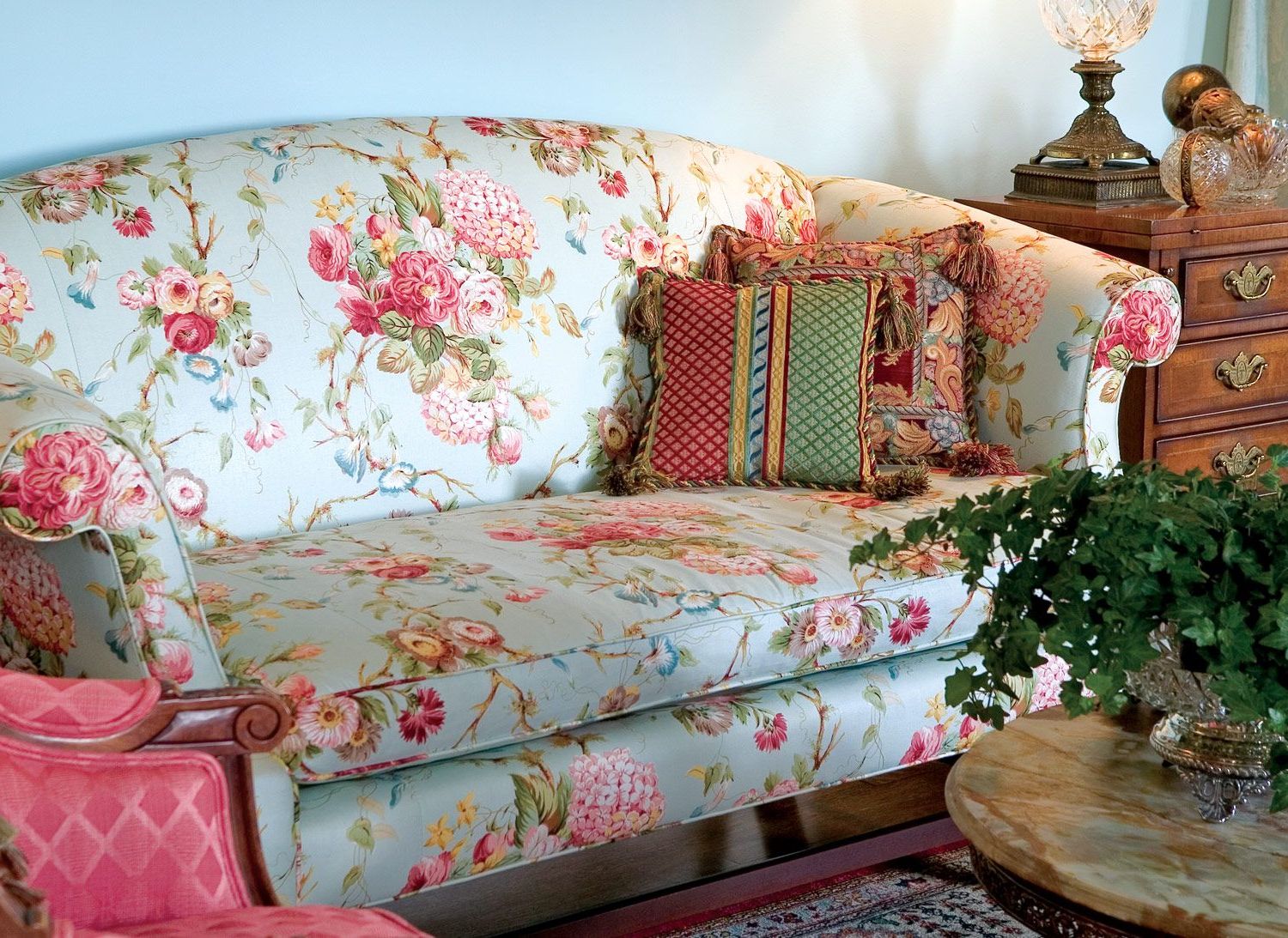 Classic Décor: Using Roses To Embellish | Decorate | Floral Sofa, Sofa Pertaining To Sofas In Pattern (View 6 of 20)